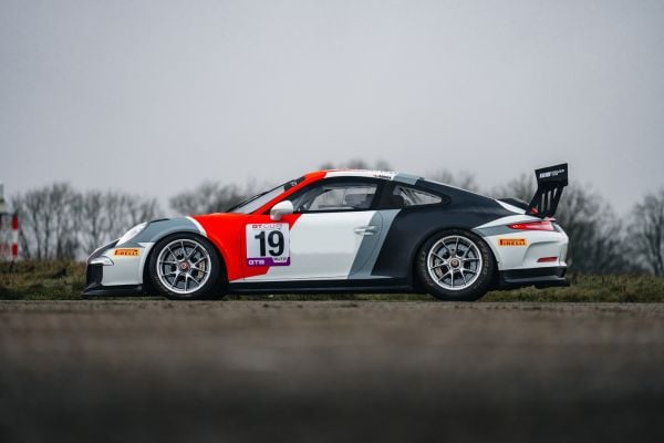 Porsche Perfection: The Ultimate Driving Experience Line-Up