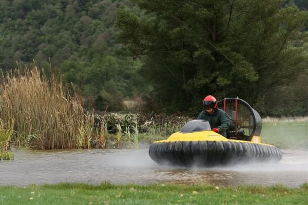 What Really Happens on a Hovercraft Driving Experience?