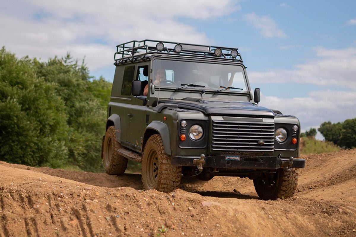 90 Minute Land Rover Off Road Driving in Leicestershire Experience from drivingexperience.com