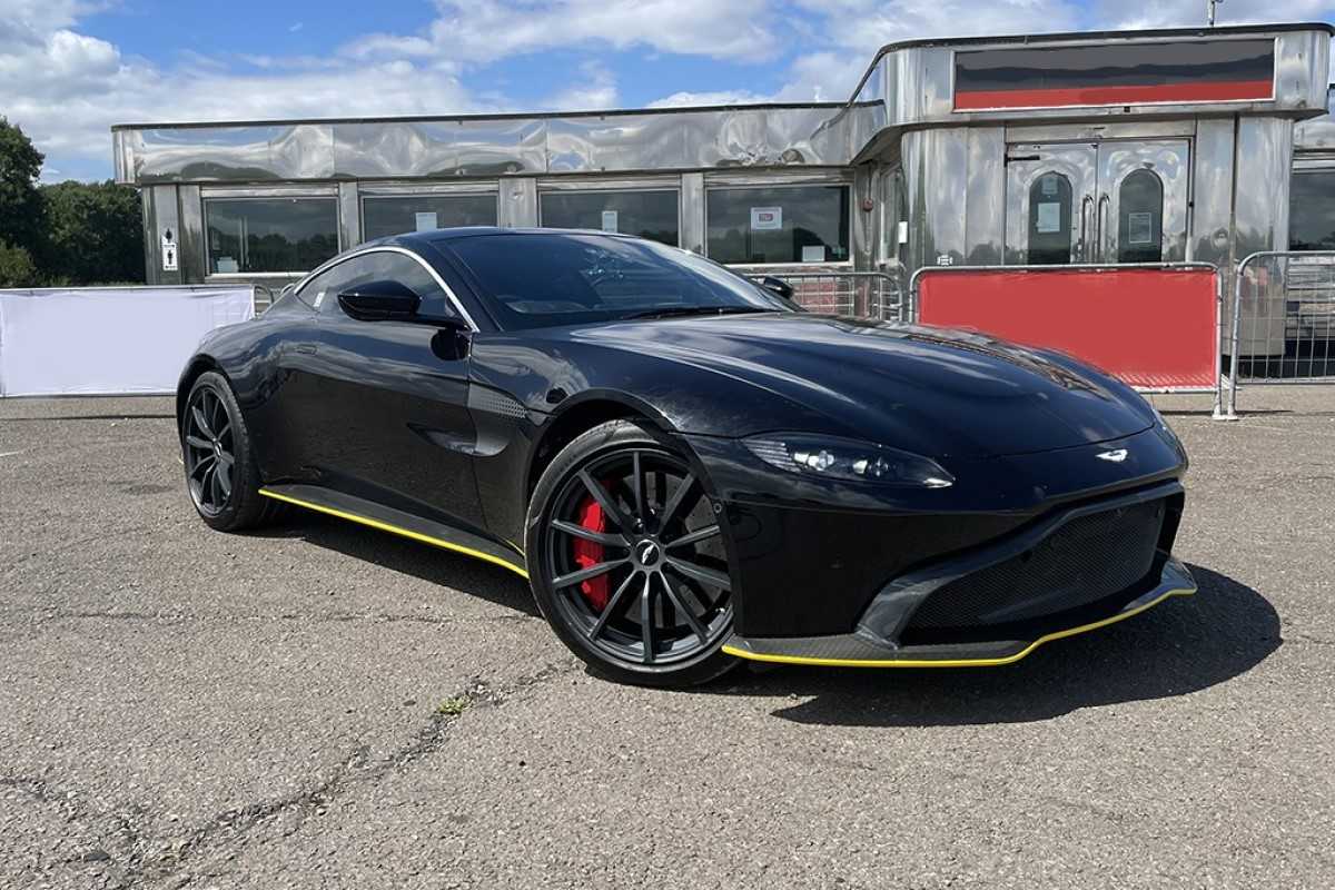 Aston Martin Vantage Gen 2 Blast Experience from drivingexperience.com