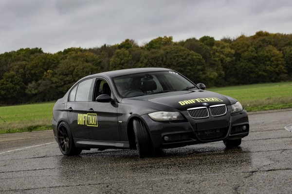 Drift Battle MX5 vs BMW - 20 laps Experience from drivingexperience.com