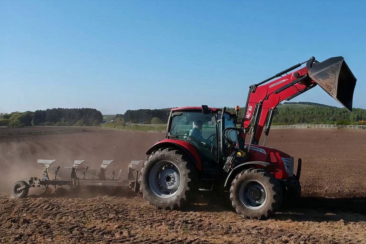 Junior Explorer Tractor Driving in Nottinghamshire (13+) Experience from drivingexperience.com