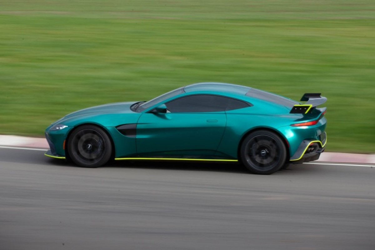 Junior F1 Aston Martin Vantage Drive Experience from drivingexperience.com