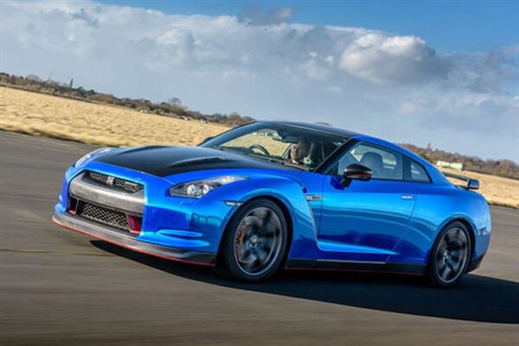 Nissan GT-R R35 Experience from drivingexperience.com