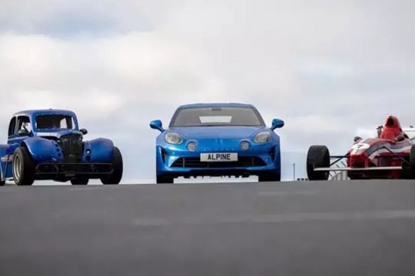 Knockhill Racing Circuit: Triple Track Racing Session Experience from drivingexperience.com